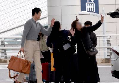 [포토]'친절한 우빈씨' 김우빈, 갑작스런 셀카요청에도 여유있게