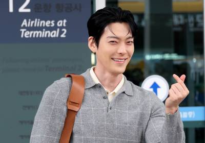 [포토]김우빈, 예비 품절남의 치명적인 눈웃음