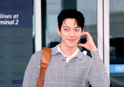 [포토]김우빈, 하트포즈까지 근사하게