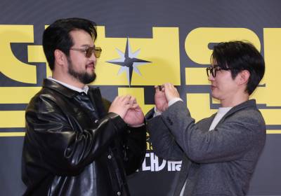 [포토] 김태우-데니안, 서로에게 하트 날리기