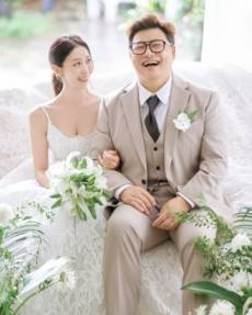 윤정수♥원진서 오늘(30일) 비공개 결혼식…사회 남창희·김숙 [왓IS]