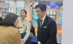 차인표·신애라, 아들 결혼식서 ‘환한 미소’…며느리는 대기업 전 임원 딸