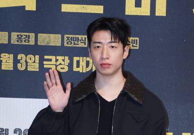 [포토] 유수빈, 멋진 손인사