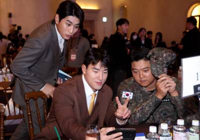 [포토]이정후, 메이저리거도 셀카는 못 참지