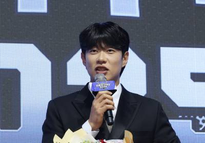 [포토]송성문, 최고야수상 수상