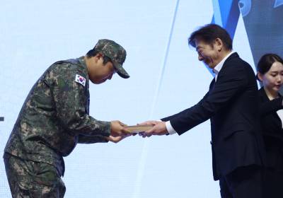 [포토]한동희, 헤파토스상 수상