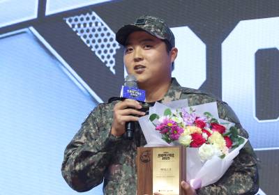 [포토]한동희, 헤파토스상 수상