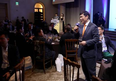 [포토]건배사하는 허구연 KBO총재