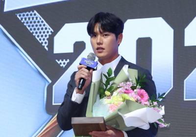 [포토]오선우, 에바치온상 수상