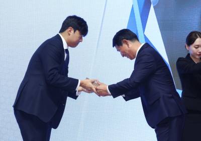 [포토]LG 송승기, 신인상 수상