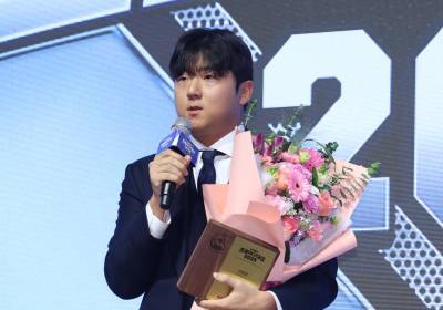 [포토]LG 송승기, 신인상 수상소감