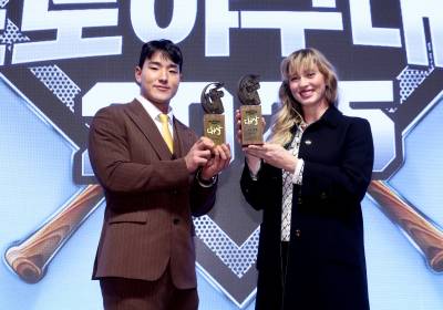 [포토]안현민-폰세, 2025조아제약프로야구 대상의 주인공