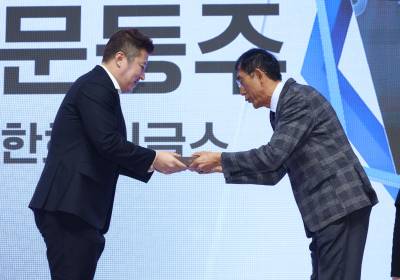 [포토]최형우, 기록상 수상