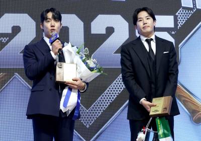 [포토]원태인-임찬규, 올 시즌 최고의 투수 등극