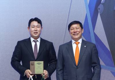 [포토]최고 포수상 수상한 양의지