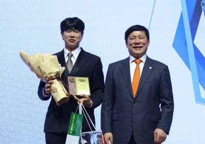 [포토]최고야수상 수상하는 송성문