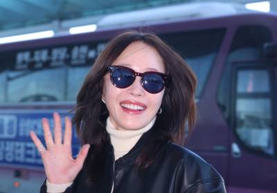 [포토] 엄지원, 사랑스러운 손인사