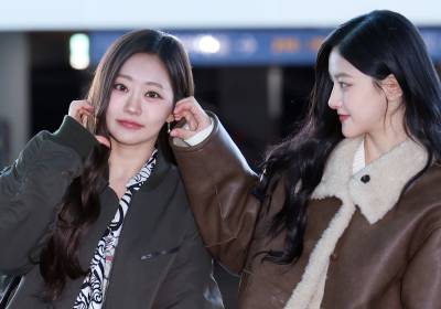 [포토] 키스오브라이프 하늘, 쥴리에게 꿀 떨어지는 눈빛