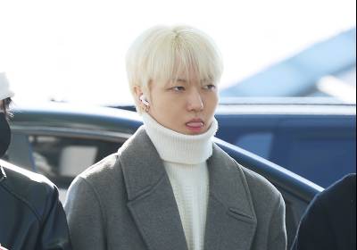 [포토] 싸이커스 정훈, 금빛 분위기로 '메롱'