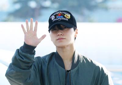 [포토] 에이티즈 산, 한파에도 남자다운 손인사