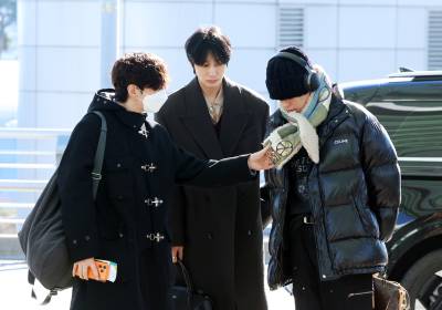 [포토] 몬스타엑스 기현, '민혁 목도리가 궁금해'