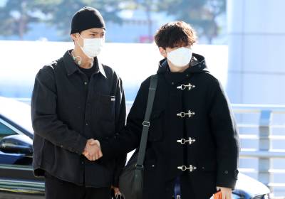 [포토] 몬스타엑스 셔누-기현, 반가운 악수