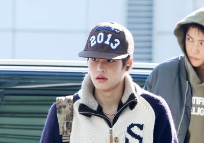 [포토] 휴대폰 하는 라이즈 소희