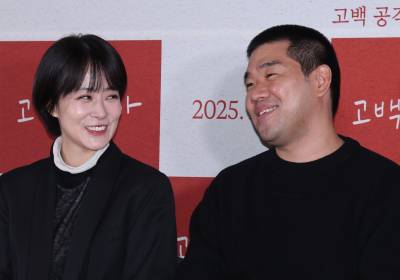 [포토] 김충길, '현경 누나 정말 수고많았어'