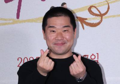 [포토] 김충길, 앙증맞은 손가락 하트