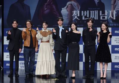 [포토] '첫 번째 남자', 주역들의 귀여운 하트