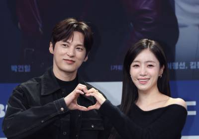 [포토] 윤선우-함은정, 귀여운 커플 하트 포즈