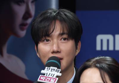 [포토] 인사말 하는 박건일