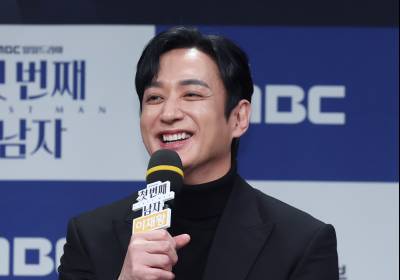 [포토] 인사말 하는 이재황