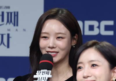 [포토] 인사말 하는 김민설