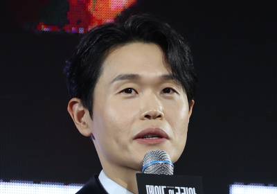 [포토] 인사말 하는 강길우