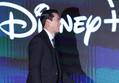 [포토] 해맑은 미소로 입장하는 현빈