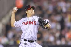 "올해는 정장 한 번..." 시상식에 초대받지 못한 김진성, 염경엽 감독의 깜짝 선물