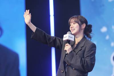 "따뜻한 연말" 혜리, 中서 만난 소중한 인연