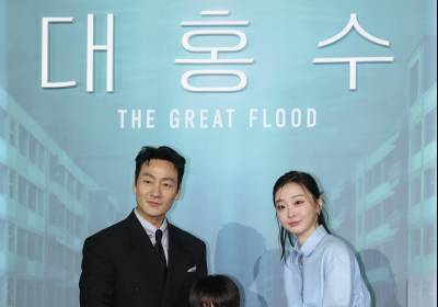 [포토] 대홍수 주역들, 귀여운 크로스 하트