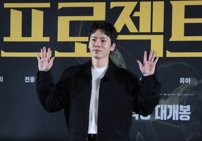 [포토] 이제균, 귀여운 손인사