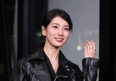 [포토] 수지, 아름다운 분위기로 손인사 발사