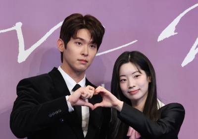 [포토] 이시우-다현, 하트 발사