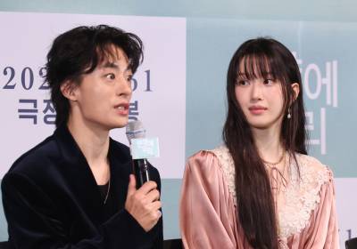 [포토] 문가영 칭찬하는 구교환