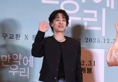 [포토] 구교환, 팬들에게 날리는 손인사