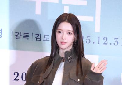 [포토] 노정의, 예쁜 손인사