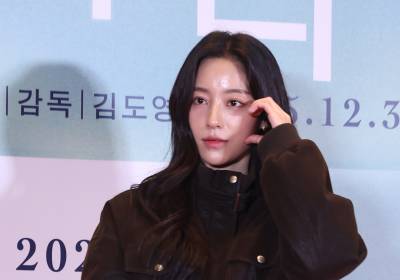 [포토] 강민아, 시크한 볼하트