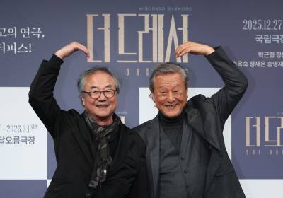 [포토] 연극 '더 드레서' 선생님 역 정동환·박근형