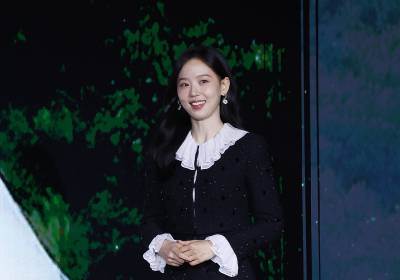 [포토] 강한나, 우아한 각선미 뽐내며