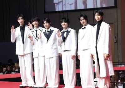 [포토] 킥플립, 멋진 화이트 슈트