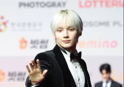 [포토] TXT 휴닝카이, 왕자님의 손인사